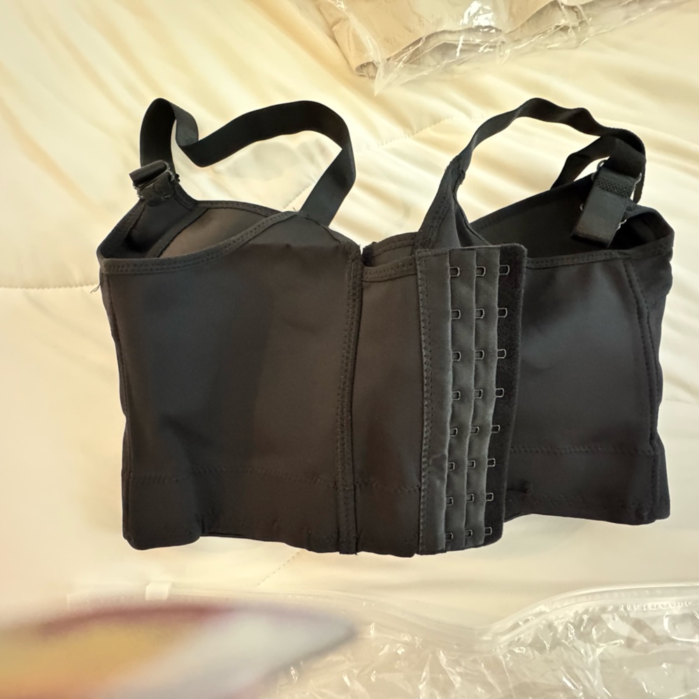 Shapely bras - Picture 3 of 4